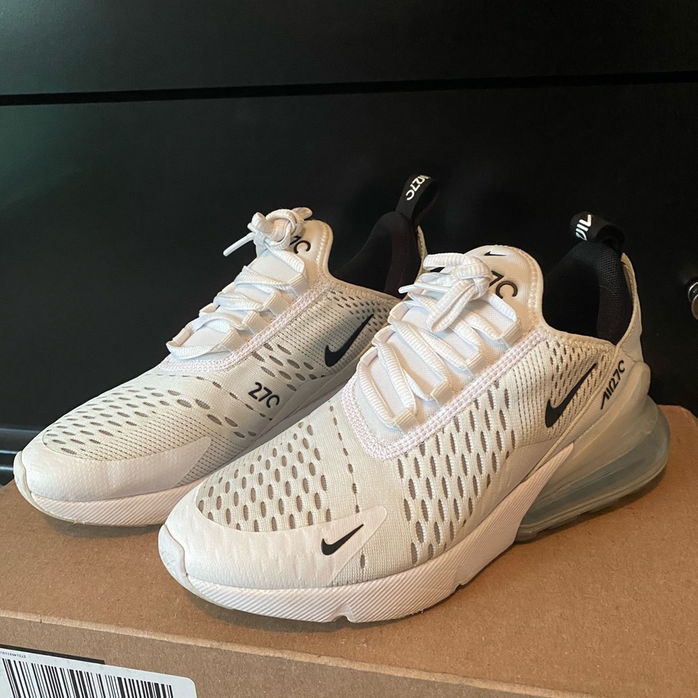 Nike Air Max 270 Size 5Y, W 6.5